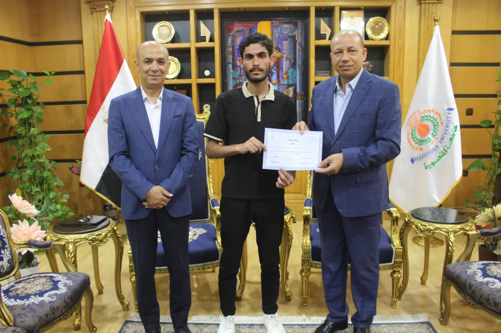 رئيس جامعة المنصورة يُكرم وفد جامعة المستقبل العراقية بعد انتهاء برنامج تدريبي 3 - جريدة الجمهورية WhatsApp Image 2025 08 23 at 7.19.15 PM 2 - جريدة الجمهورية