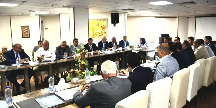 وزير الشباب والرياضة يترأس اجتماعًا مع مسئولي الشؤون القانونية بالأندية بعد تصديق الرئيس على قانون الرياضة الجديد