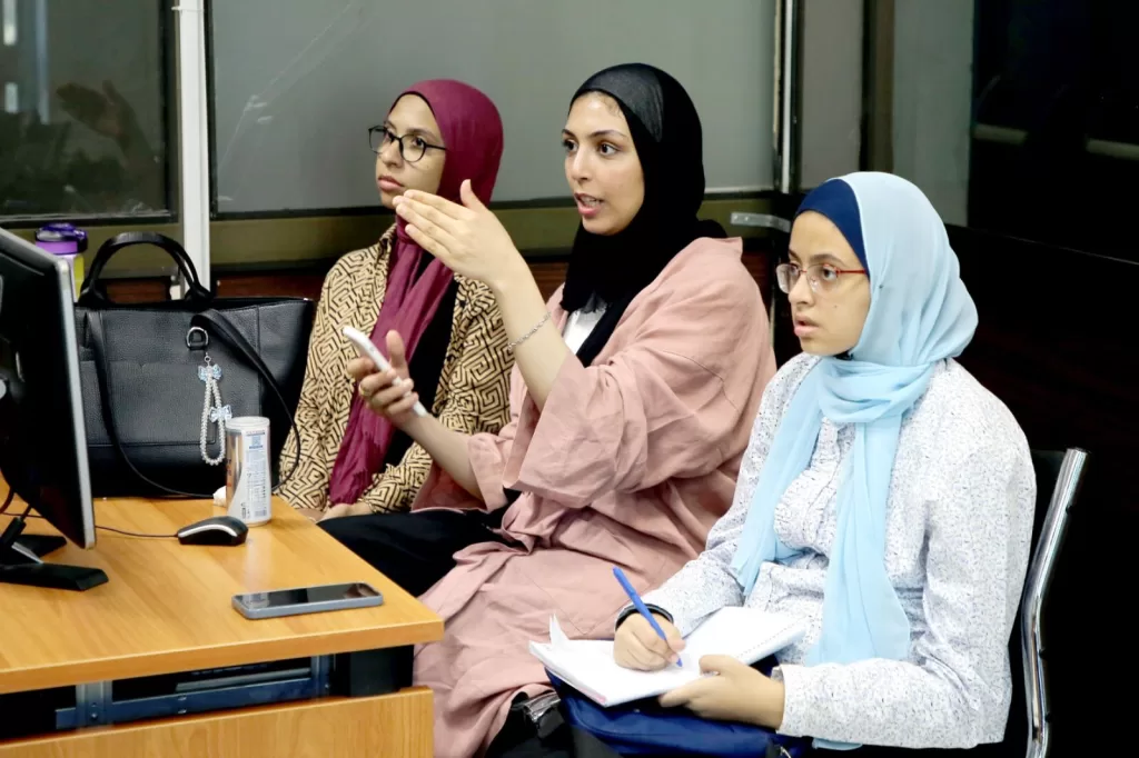 «الأجيبشيان جازيت» وأكاديمية السادات تُطلقان دورة تدريبية في الترجمة الصحفية للطلاب 4 - جريدة الجمهورية WhatsApp Image 2025 08 26 at 12.23.50 AM 2 - جريدة الجمهورية