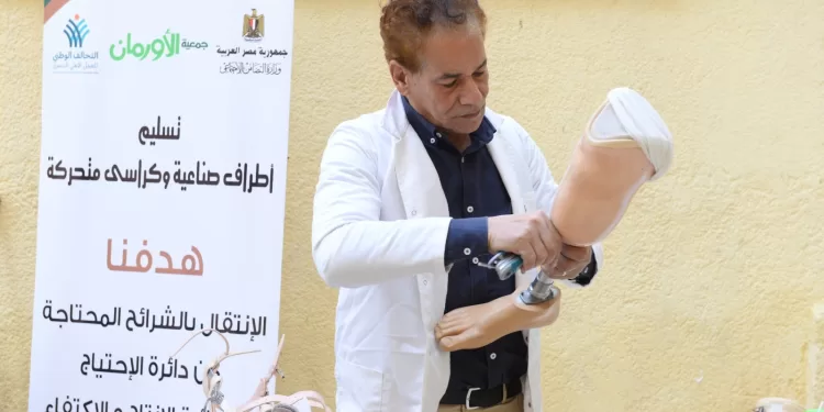 «تضامن الشرقية» و «الأورمان» يوزعان 13 جهازًا تعويضيًا وطرفًا صناعيًا على غير القادرين