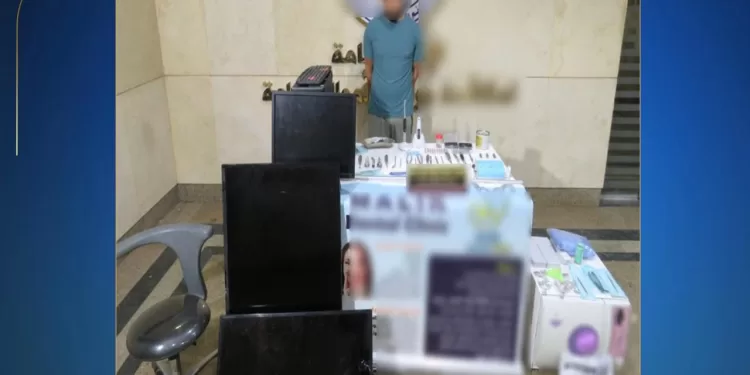 عاطل ينتحل صفة «طبيب أسنان» في أكتوبر.. سقط داخل عيادته بأدوات الجريمة وسط ذهول ضحاياه 1 - جريدة الجمهورية بعد مطاردة.. «تجار الموت» في فخ الداخلية بالإسماعيلية بـ4 أطنان مخدرات قيمتها 225 مليون جنيه