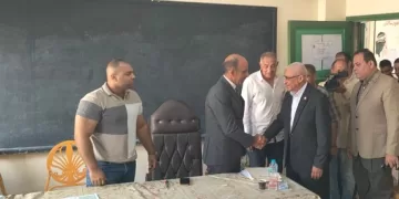 محافظ شمال سيناء يتفقد لجان انتخابات مجلس الشيوخ بالعريش