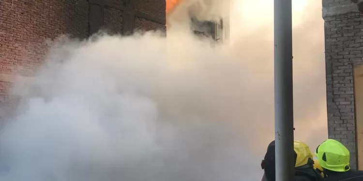 السيطرة على حريق هائل في مخزن مولدات كهربائية بالقاهرة