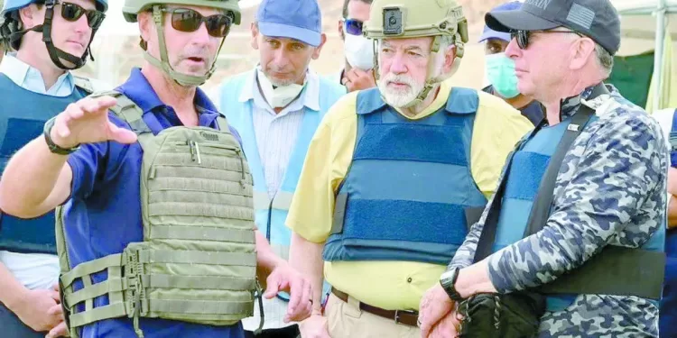 «ويتكوف» يزور مركز توزيع المساعدات فى رفح الفلسطينية 1 - جريدة الجمهورية «ويتكوف» يزور مركز توزيع المساعدات فى رفح الفلسطينية