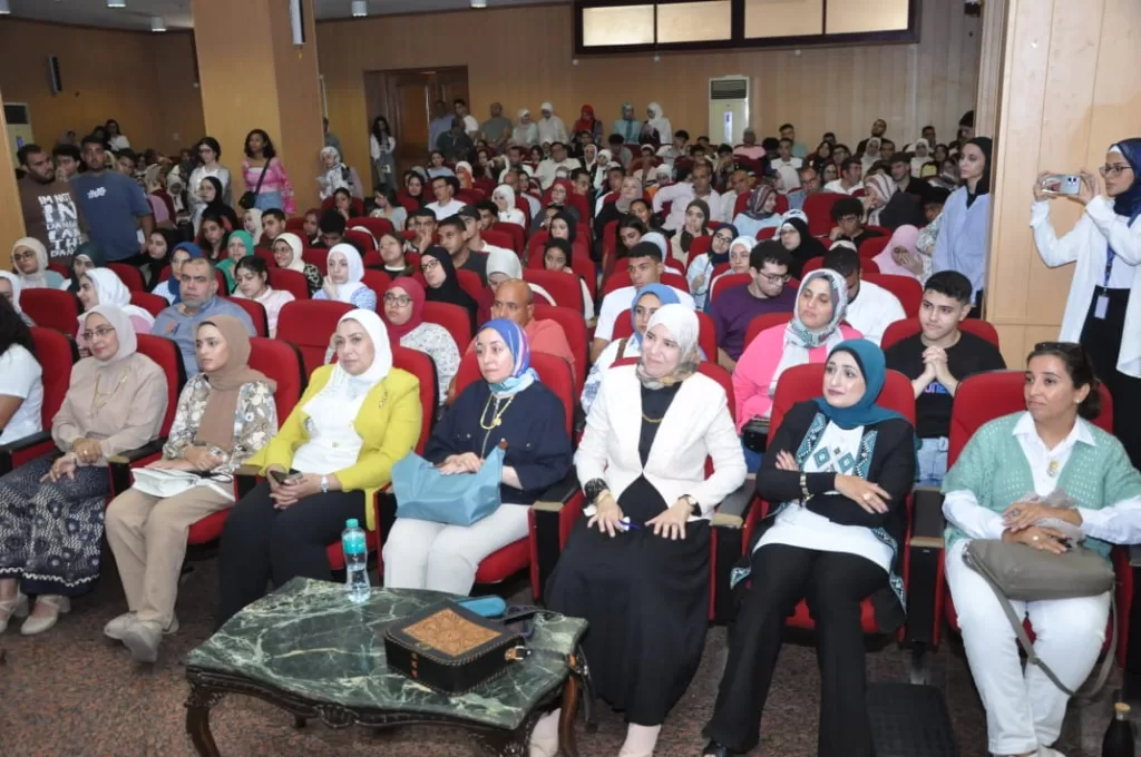 ألسن عين شمس تستعرض برامجها الجديدة بنظام الساعات المعتمدة 2 - جريدة الجمهورية ألسن 1 - جريدة الجمهورية
