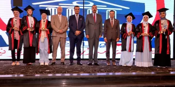 محافظ سوهاج يكرم أوائل الشهادات بمدرسة “الأرقم” للبنات