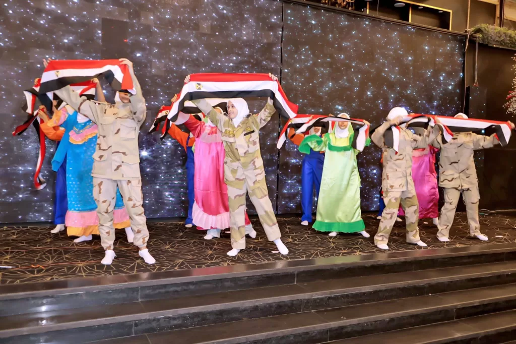 محافظ سوهاج يكرم أوائل الشهادات بمدرسة "الأرقم" للبنات 2 - جريدة الجمهورية الارقم 2 - جريدة الجمهورية