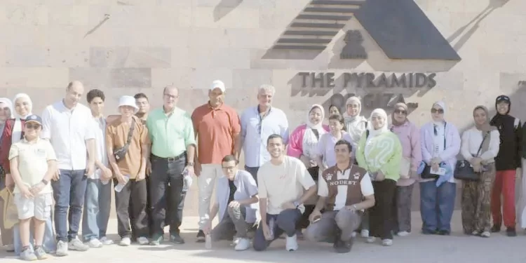 أوائل الثانوية العامة فى زيارة الأهرامات وأبو الهول والمتحف المصرى الكبير 1 - جريدة الجمهورية أوائل الثانوية العامة فى زيارة الأهرامات وأبو الهول والمتحف المصرى الكبير