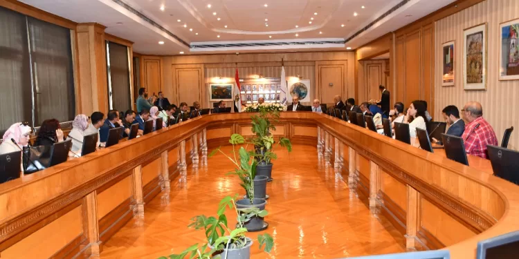 رئيس جامعة حلوان يكرّم الإعلاميين المتميزين في بداية العام الجامعي الجديد 1 - جريدة الجمهورية رئيس جامعة حلوان يكرّم الإعلاميين المتميزين في بداية العام الجامعي الجديد