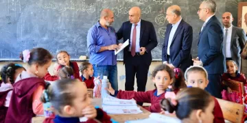 وزير التربية والتعليم يزور مدارس تونة الجبل بملوي ويوجه بدعم منظومة العملية التعليمية