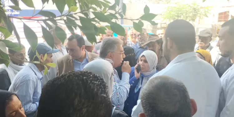 محافظ الدقهلية يتفقد خدمات المواطنين ببلقاس في جولة مفاجئة