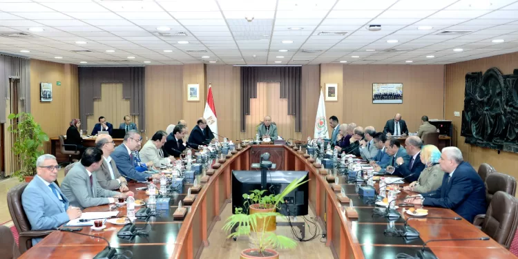 مجلس عمداء جامعة المنصورة يبحث استعدادات العام الجامعي الجديد