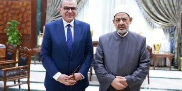 «شيخ الأزهر» يستقبل وزير القوى العاملة الأسبق في مقر المشيخة