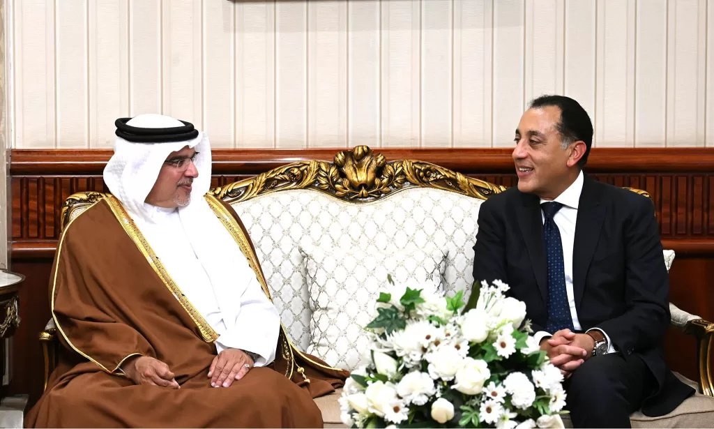 رئيس الوزراء يستقبل ولي عهد مملكة البحرين بمطار القاهرة الدولي 2 - جريدة الجمهورية 2 15 - جريدة الجمهورية