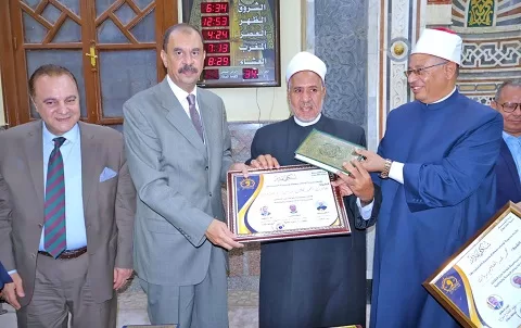 «سوهاج» تشهد احتفالاً نورانيًا بذكرى المولد النبوي الشريف في مسجد «العارف بالله» 3 - جريدة الجمهورية 2 18 - جريدة الجمهورية