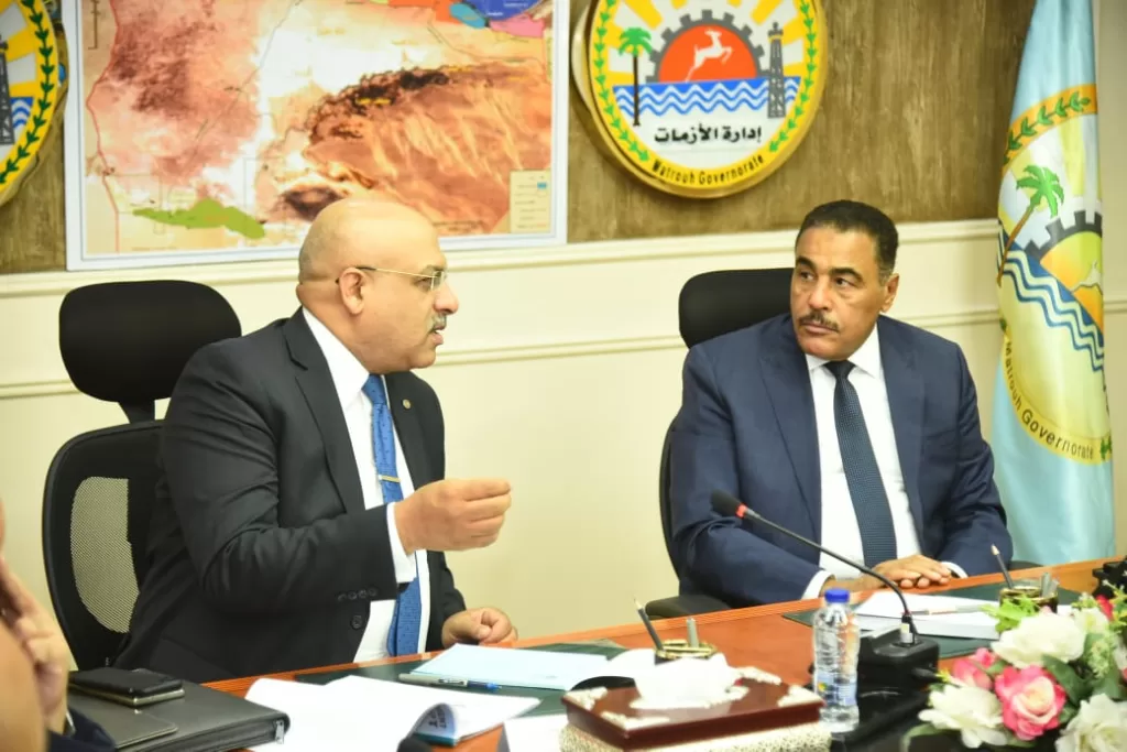 محافظ مطروح يستقبل وفد الهيئة العامة للاستثمار لبحث الفرص الاستثمارية بالمحافظة 2 - جريدة الجمهورية 2 36 - جريدة الجمهورية