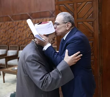 «شيخ الأزهر» يستقبل وزير القوى العاملة الأسبق في مقر المشيخة 2 - جريدة الجمهورية 2 45 - جريدة الجمهورية
