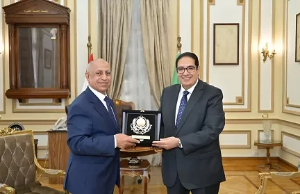 رئيس جامعة القاهرة يستقبل رئيس الأكاديمية العربية للعلوم والتكنولوجيا والنقل البحري 3 - جريدة الجمهورية 2 90 - جريدة الجمهورية