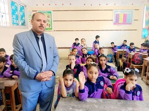«تعليم الإسكندرية» تواصل جولاتها المفاجئة بمدارس العجمي لمتابعة إنتظام الدراسة وتسليم الكتب 3 - جريدة الجمهورية 20 4 - جريدة الجمهورية