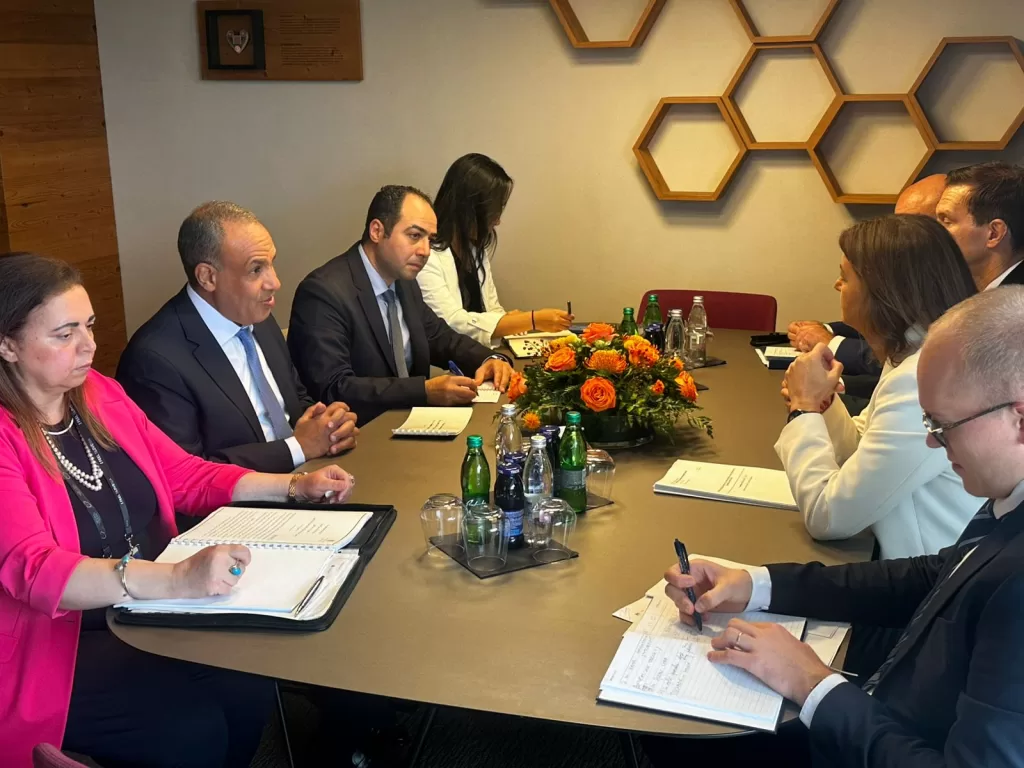 وزير الخارجية يعقد جلسة مباحثات مع نائبة رئيس الوزراء ووزيرة خارجية سلوفينيا 2 - جريدة الجمهورية 258 - جريدة الجمهورية