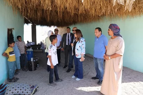 «د. منال عوض» توجه بتخصيص وحدات سكنية ودراسة الطاقة الشمسية لأهالي «وادي مجيرح» 4 - جريدة الجمهورية 3 112 - جريدة الجمهورية