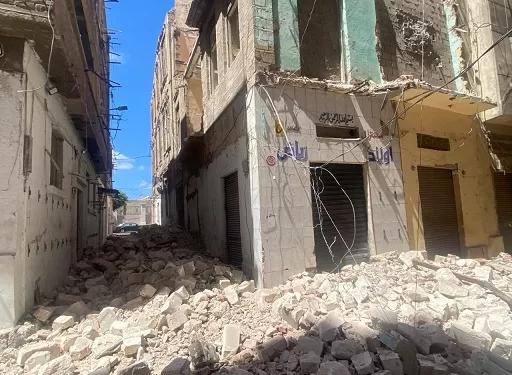 إزالة عقارين بشارعي خوفو وكورنيش كرموز في الإسكندرية. 1 - جريدة الجمهورية إزالة عقارين بشارعي خوفو وكورنيش كرموز في الإسكندرية.