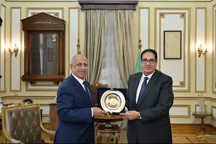 رئيس جامعة القاهرة يستقبل رئيس الأكاديمية العربية للعلوم والتكنولوجيا والنقل البحري 4 - جريدة الجمهورية 3 76 - جريدة الجمهورية