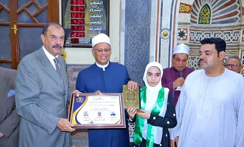 «سوهاج» تشهد احتفالاً نورانيًا بذكرى المولد النبوي الشريف في مسجد «العارف بالله» 5 - جريدة الجمهورية 4 13 - جريدة الجمهورية
