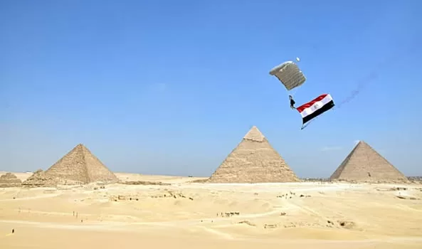 أنشطة مكثفة للتدريب «النجم الساطع 2025».. تنفيذ قفز حر مظلي بمنطقة الأهرامات 14 - جريدة الجمهورية 544918923 1080487160922570 4234731762914359860 n - جريدة الجمهورية