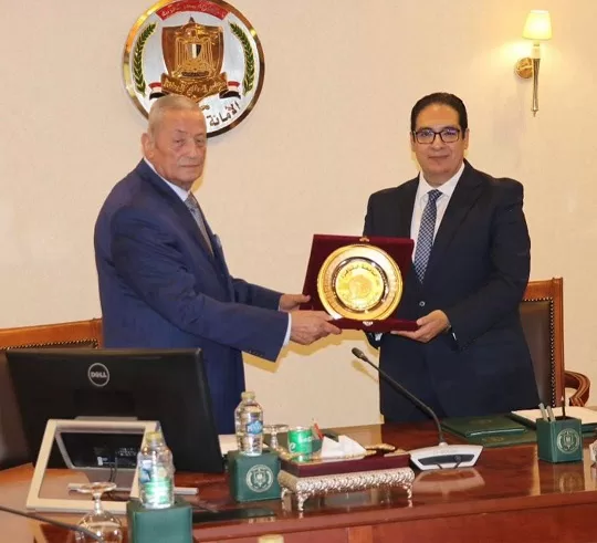 رئيس جامعة القاهرة وأمين عام مجلس الدفاع الوطني في حفل ختام التدريب الصيفي بكلية الاقتصاد 6 - جريدة الجمهورية 6 38 - جريدة الجمهورية