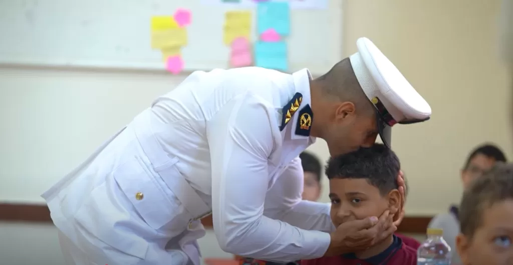 فيديو.. الداخلية توفد ضباطًا وضابطات لمرافقة أبناء الشهداء إلى مدارسهم 2 - جريدة الجمهورية 6 54 - جريدة الجمهورية