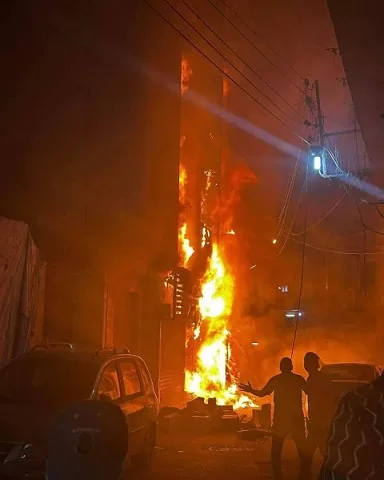 حريق هائل يلتهم منزلاً ومحالاً تجارية مجاورة لمسجد «القطب الأثري» في سوهاج 2 - جريدة الجمهورية 9 1 - جريدة الجمهورية