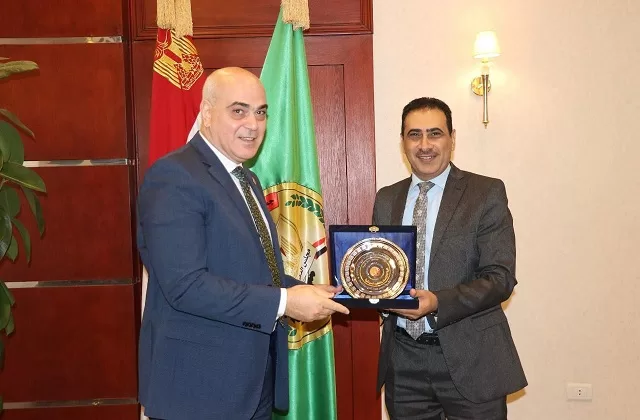رئيس جامعة القاهرة وأمين عام مجلس الدفاع الوطني في حفل ختام التدريب الصيفي بكلية الاقتصاد 5 - جريدة الجمهورية 9 11 - جريدة الجمهورية