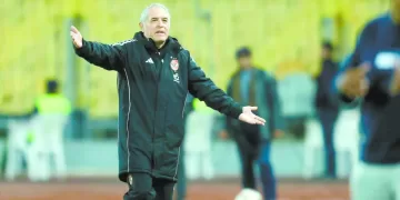 أزمة «الأحمر» مدرب «فقير فنيًا» وإدارة مرتعشة ولاعبون بلانخوة