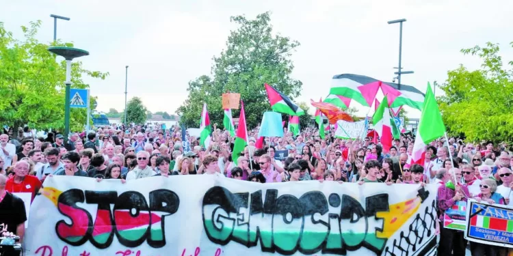 أزمة «الأحمر» مدرب «فقير فنيًا» وإدارة مرتعشة ولاعبون بلانخوة