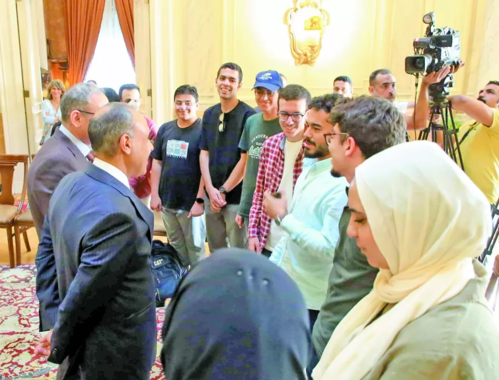 وزير الخارجية لأوائل الثانوية فى قصر التحرير التاريخى: التفوق ليس نهاية المشوار بل بداية الحلم 4 - جريدة الجمهورية IMG 20250908 WA0019 - جريدة الجمهورية