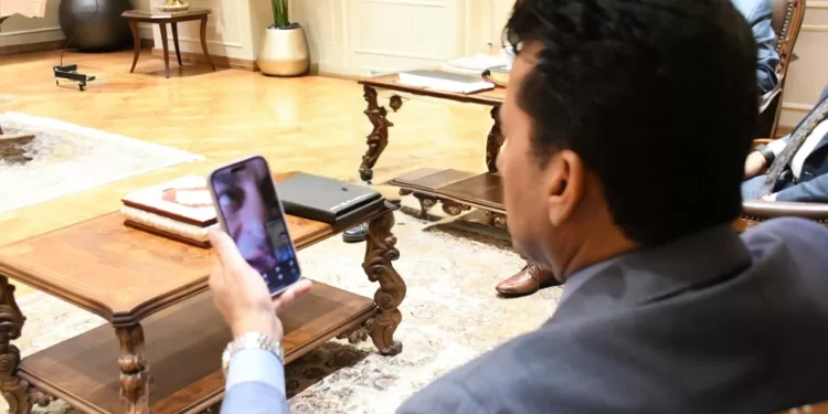 قبيل مباراة الفراعنة وبوركينافاسو..«صبحي»يتصل بالسفير المصري للاطمئنان على المنتخب