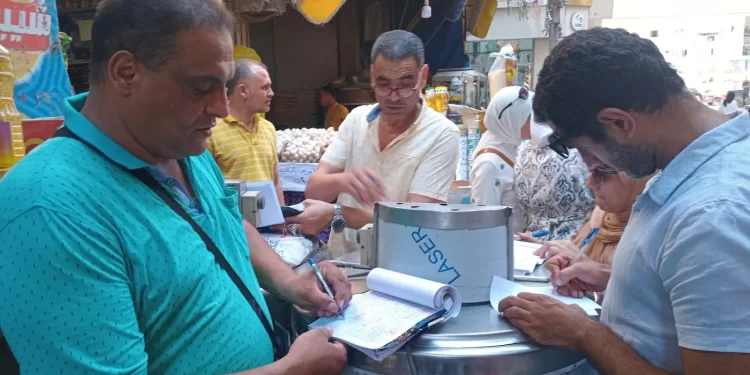 حملات رقابية مكثفة بالإسكندرية لضبط الأسعار ومواجهة الاحتكار 1 - جريدة الجمهورية حملات رقابية مكثفة بالإسكندرية لضبط الأسعار ومواجهة الاحتكار