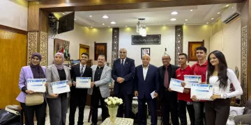 مدير تعليم القليوبية يُكَرِّم الفائزين في «معرض إيسف»