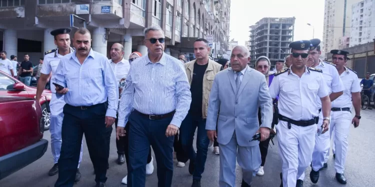 محافظ الإسكندرية يضع حدًا للتعديات: مهلة 24 ساعة للكافيهات قبل الإزالة ونقل موقف الأتوبيسات