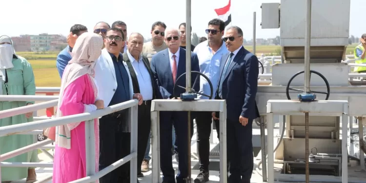 مستشار الرئيس ومحافظ الشرقية يتفقدان محطة صرف صحي جديدة بتكلفة 100 مليون جنيه