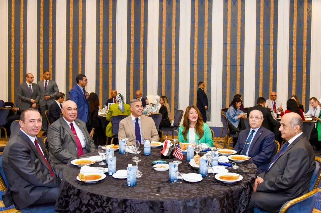 محافظ الإسكندرية والسفيرة الأمريكية يفتتحان ورشة عمل حول فرص الاستثمار بالموانئ المصرية 3 - جريدة الجمهورية IMG 20250917 WA0031 - جريدة الجمهورية