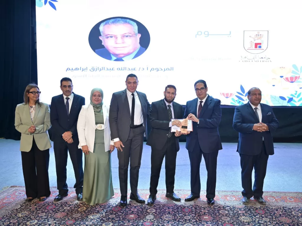 جامعة القاهرة تحتفي بالوفاء: «يوم الوفاء» يكرم من رحلوا وتقديرًا لمن بلغوا سن العطاء 9 - جريدة الجمهورية IMG 20250917 WA0073 - جريدة الجمهورية