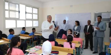 نائب وزير التعليم ونائب محافظ البحر الأحمر يتفقدان مدارس الغردقة ويتابعان انضباط العام الدراسي الجديد