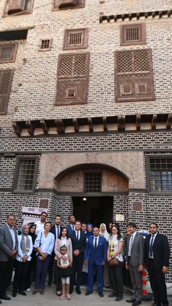 من قلب مدينة رشيد..محافظ البحيرة والسفير الفرنسي يتفقدان الحرف اليدوية وصناعة السجاد اليدوي 2 - جريدة الجمهورية IMG 20250925 WA0013 - جريدة الجمهورية