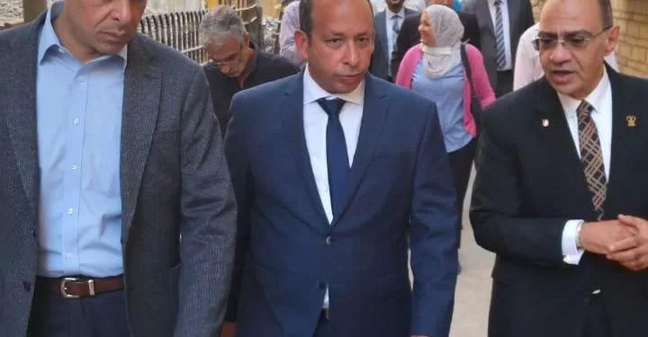 «صلاح» يتابع سير العمل بالعيادات الخارجية الجديدة بقصر العيني