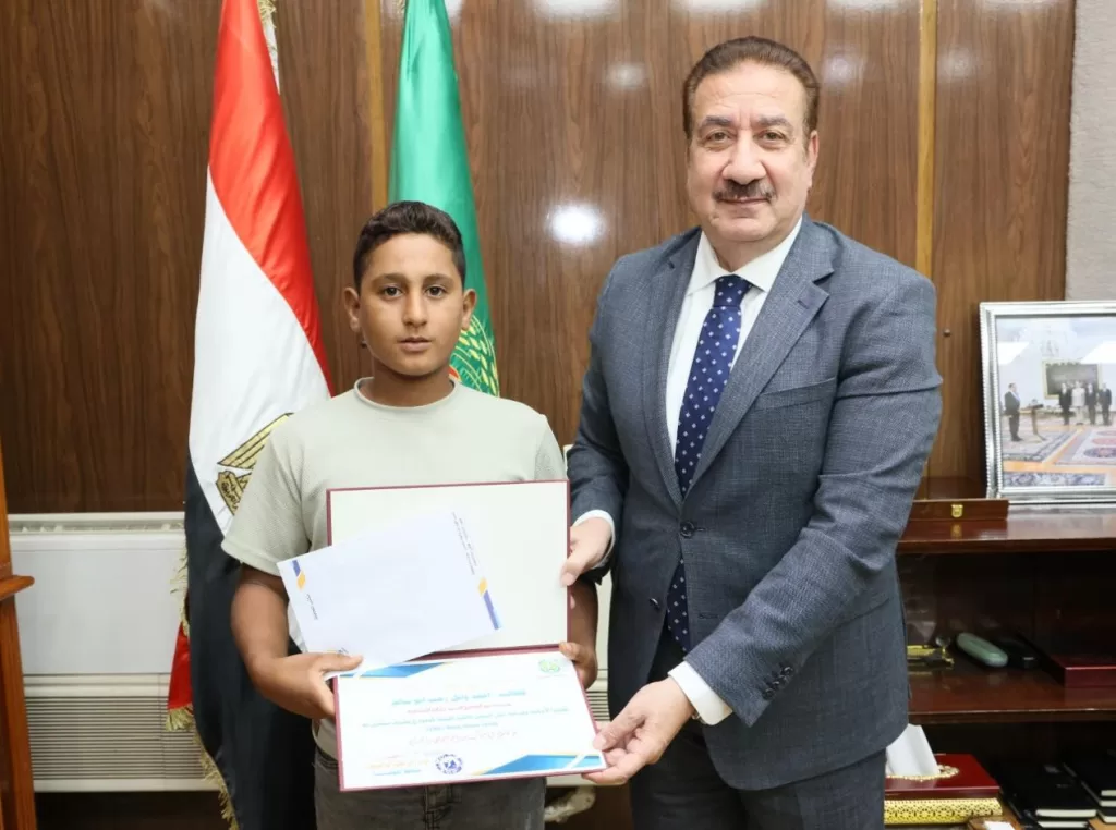 عثروا على مبلغ مالي كبير وسلموه للشرطة..«أبو ليمون»: يكرم 3 طلاب بالمنوفية لأمانتهم 2 - جريدة الجمهورية IMG 20250928 WA0023 1 - جريدة الجمهورية