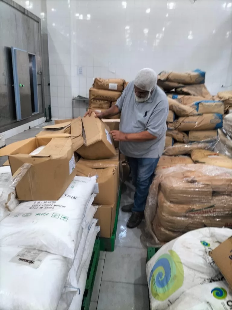 حملة رقابية تنجح في إحباط تداول 6 أطنان مواد غذائية مجهولة المصدر 3 - جريدة الجمهورية IMG 20250928 WA0034 - جريدة الجمهورية