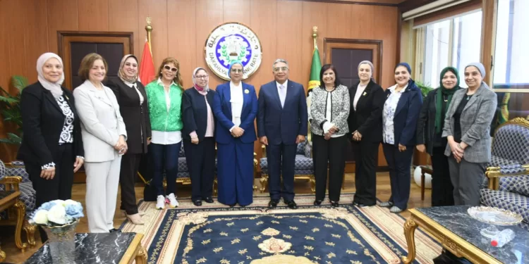 محافظ الدقهلية يستقبل رئيس «قومي المرأة» وصفاء أبو السعود لدعم حملة «معًا بالوعي نحميها» 1 - جريدة الجمهورية محافظ الدقهلية يستقبل رئيس «قومي المرأة» وصفاء أبو السعود لدعم حملة «معًا بالوعي نحميها»