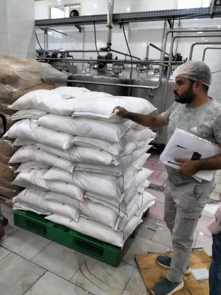 حملة رقابية تنجح في إحباط تداول 6 أطنان مواد غذائية مجهولة المصدر 4 - جريدة الجمهورية IMG 20250928 WA0041 - جريدة الجمهورية